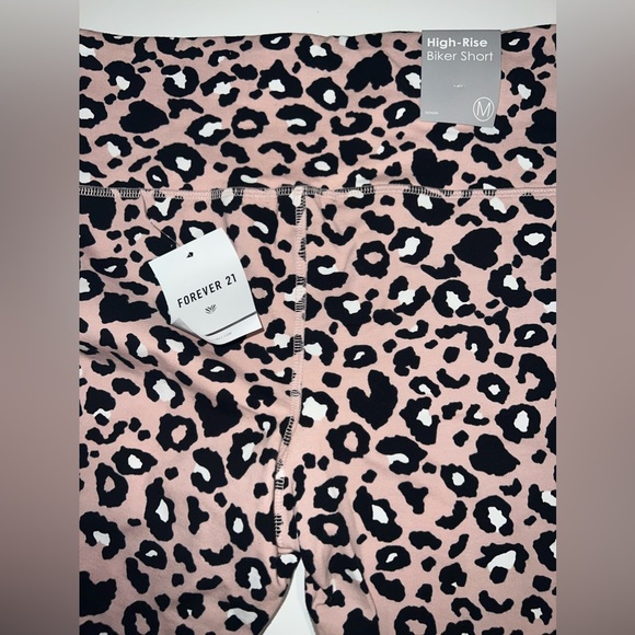 FOREVER 21 - Picture 2 of 2